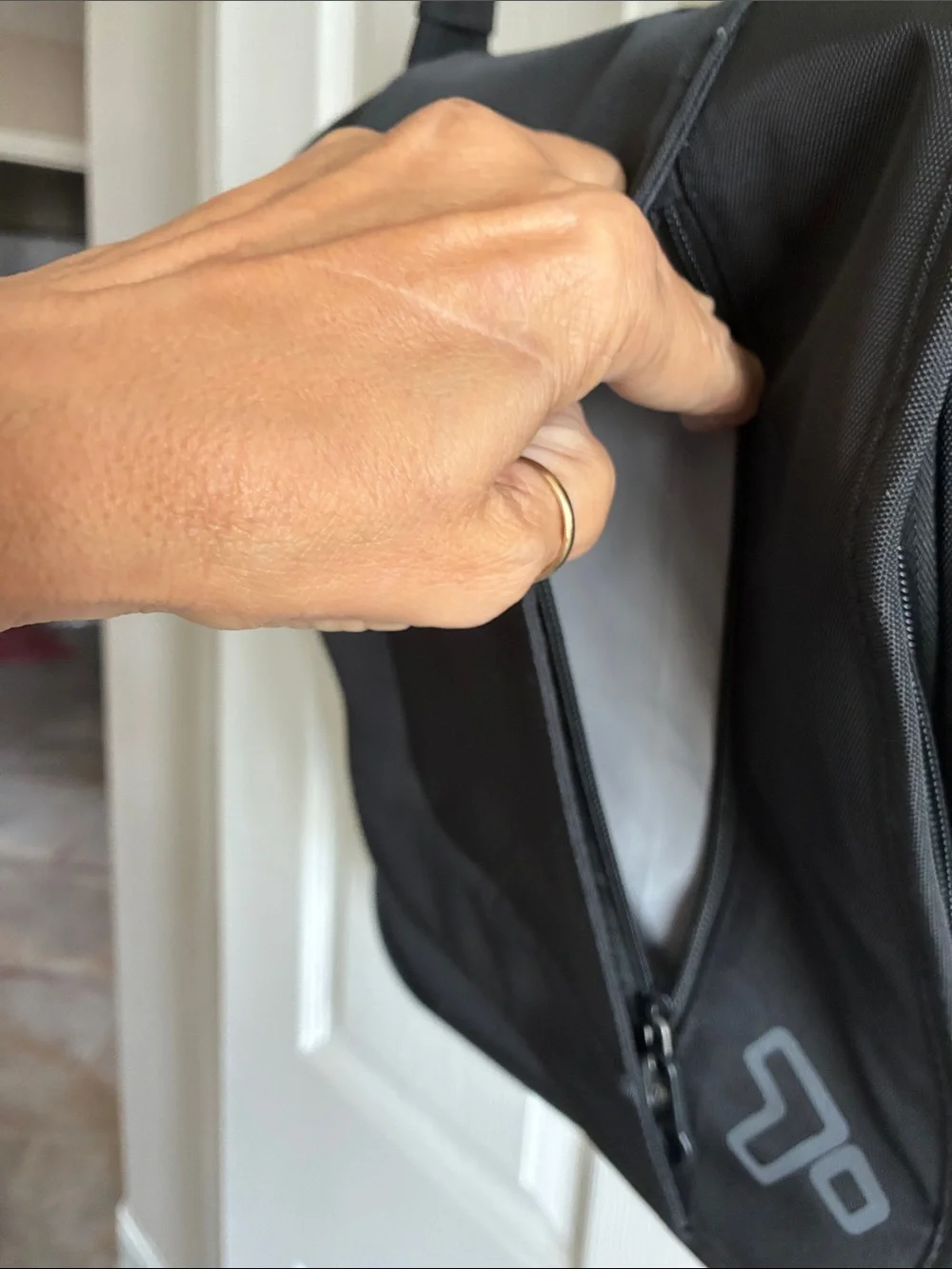 Travelon sleek antitheft